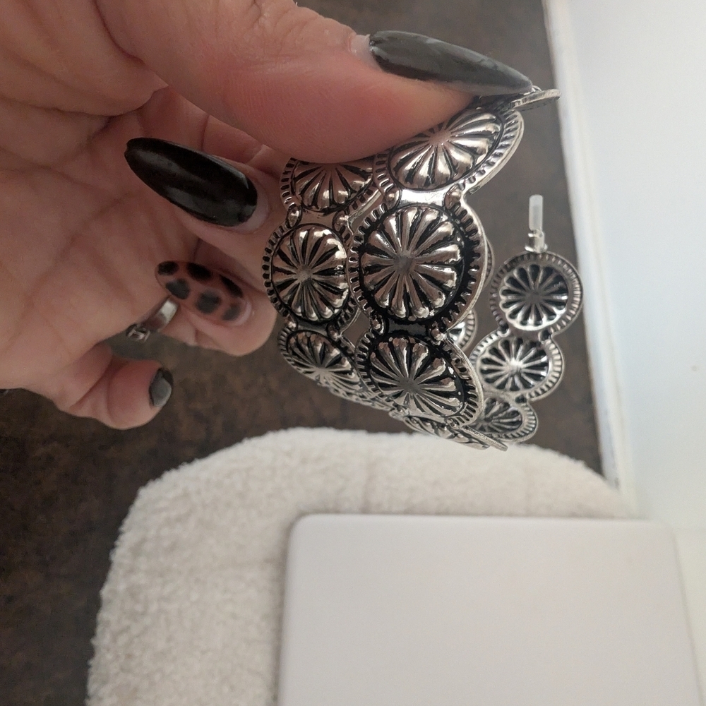 Silver faux Vintage Western Hoop Earrings - Picture 4 of 7